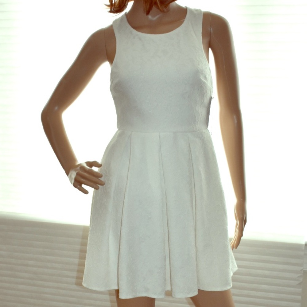 Lulu’s white lace skater dress